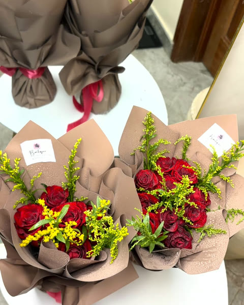 Wrapped rose bouquets waiting for the rider at the studio door