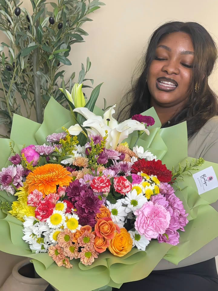 Congratulations flowers delivered in Accra