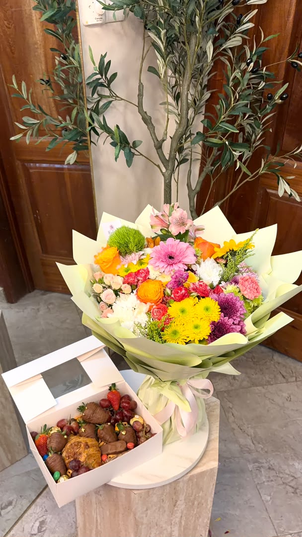 Medium mixed — detail 11 — flowers delivered in Accra