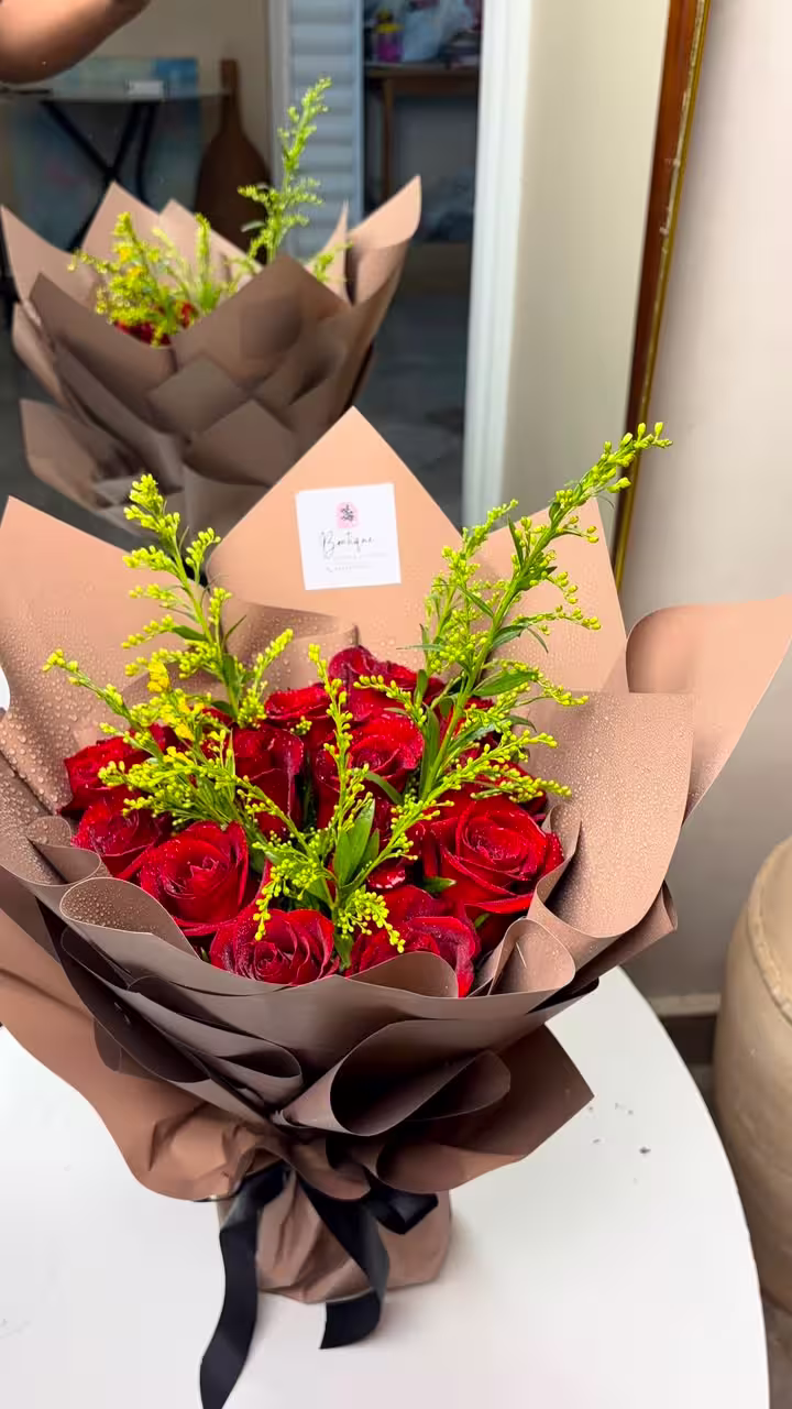 10 Stems And Gypso — detail 1 — flowers delivered in Accra