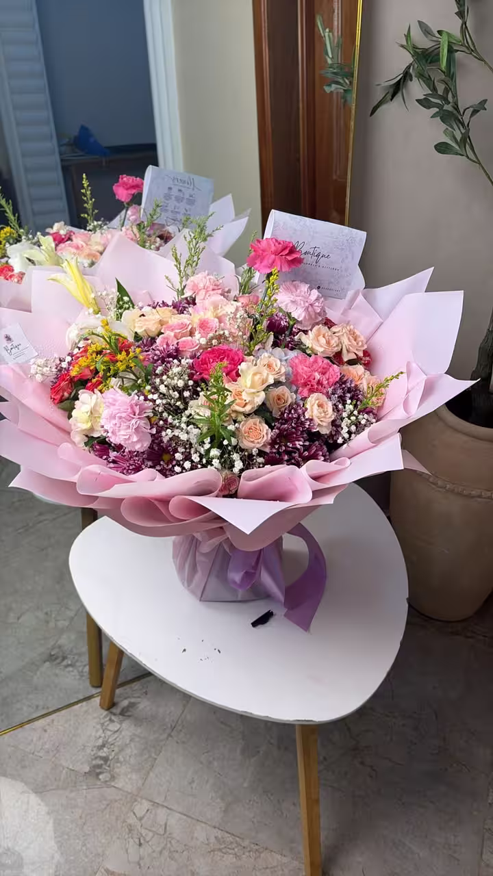 Large Mixed — detail 7 — flowers delivered in Accra