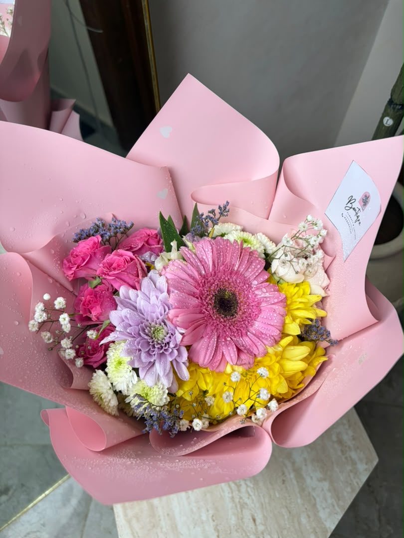 Mini mixed — detail 4 — flowers delivered in Accra