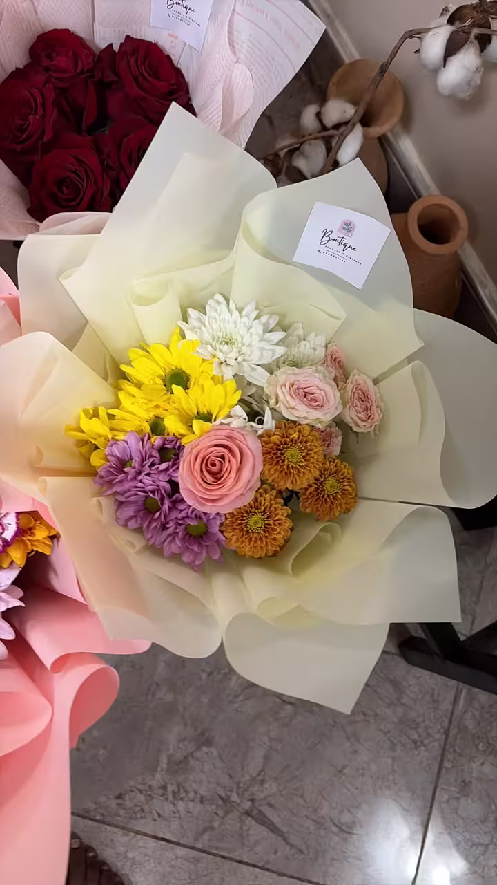 Mini mixed — flowers delivered in Accra