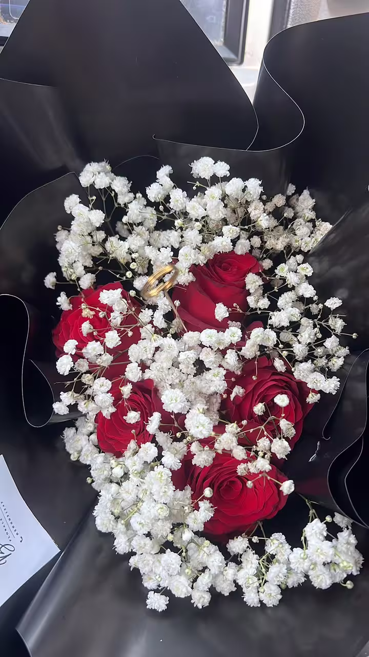 5 Stems And Gypso — detail 2 — flowers delivered in Accra