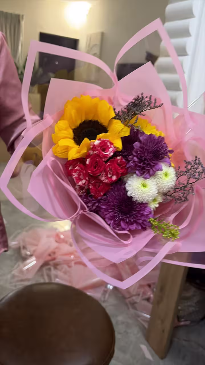 Mini mixed — detail 4 — flowers delivered in Accra