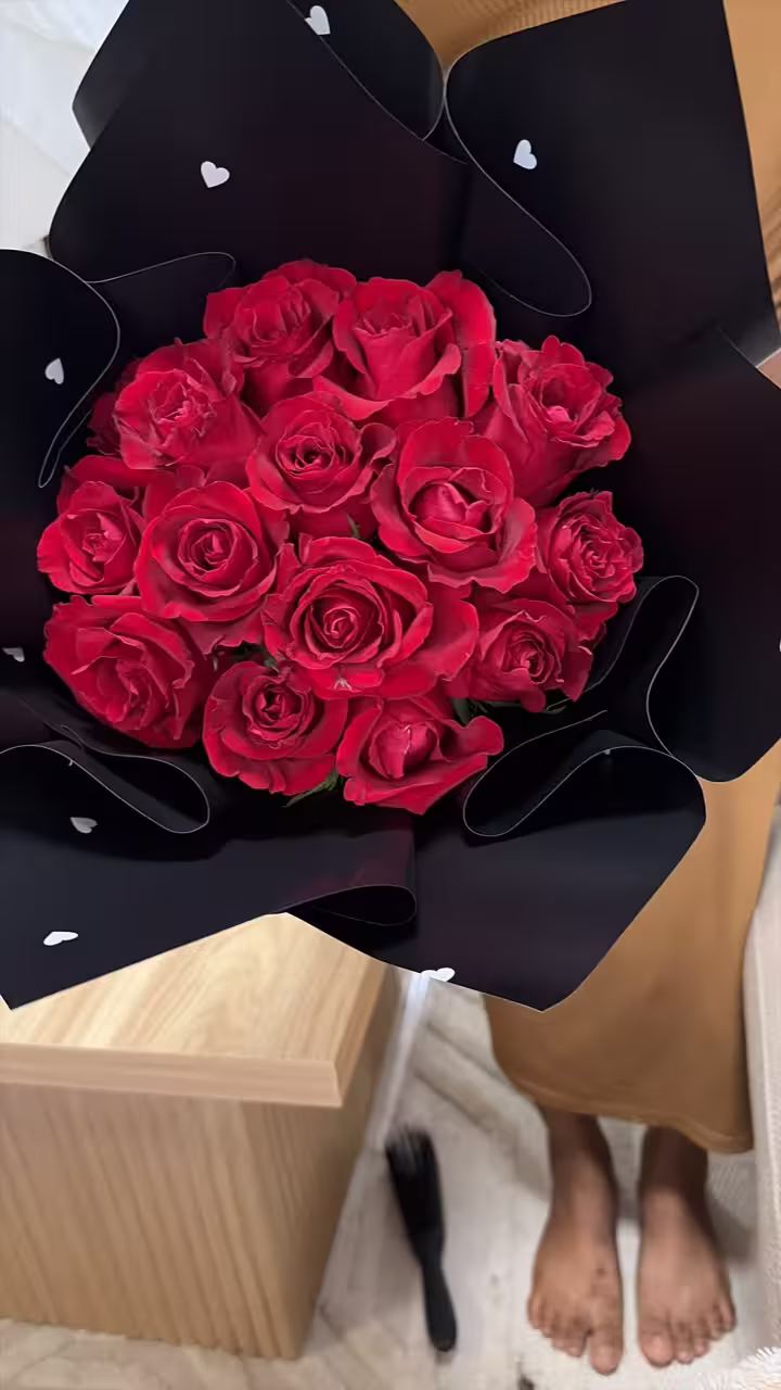 15 Stems — detail 1 — flowers delivered in Accra