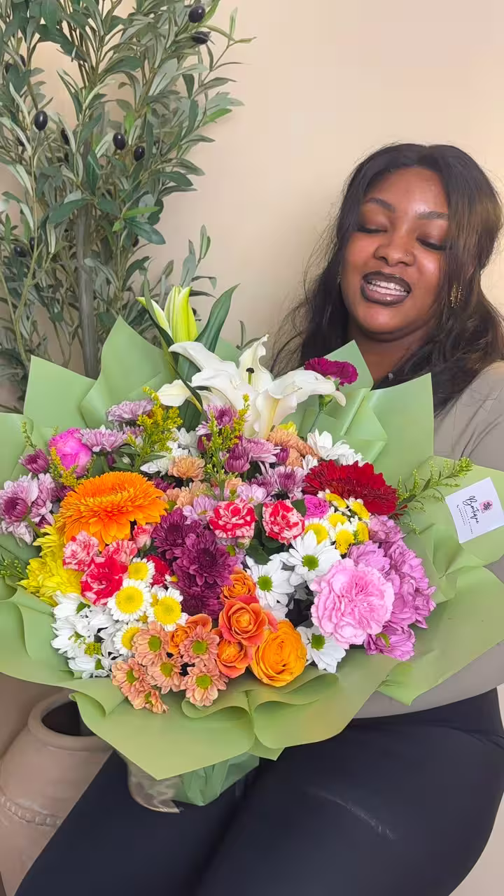 Large Mixed — detail 3 — flowers delivered in Accra