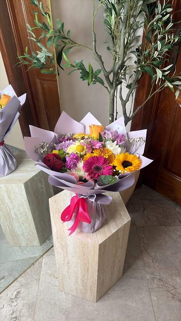 Medium mixed — detail 6 — flowers delivered in Accra