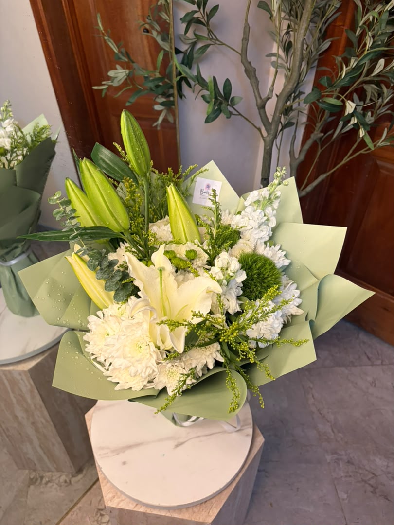 Medium mixed — detail 7 — flowers delivered in Accra
