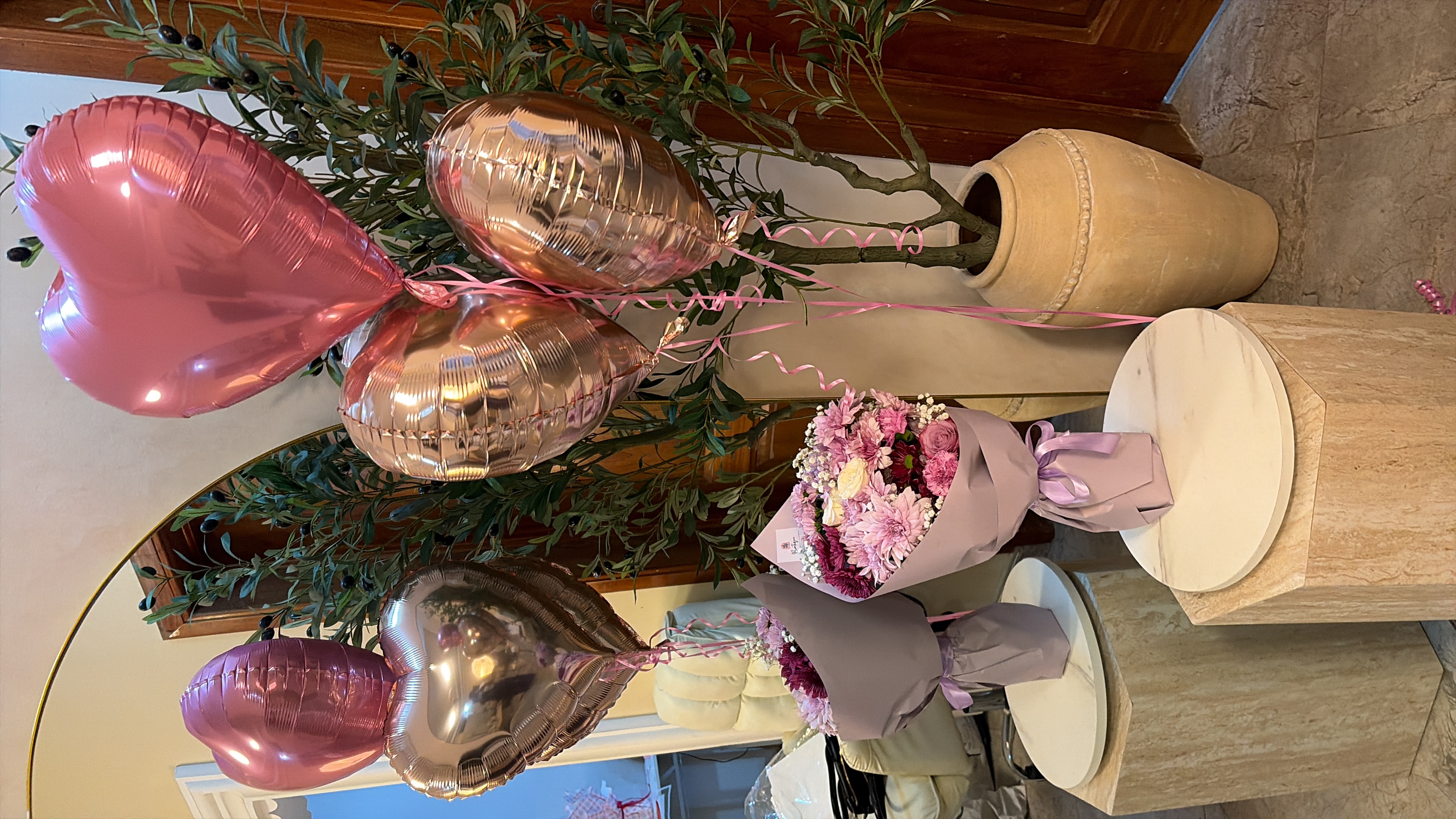 Signature mix and Ballons combo — detail 1 — flowers delivered in Accra