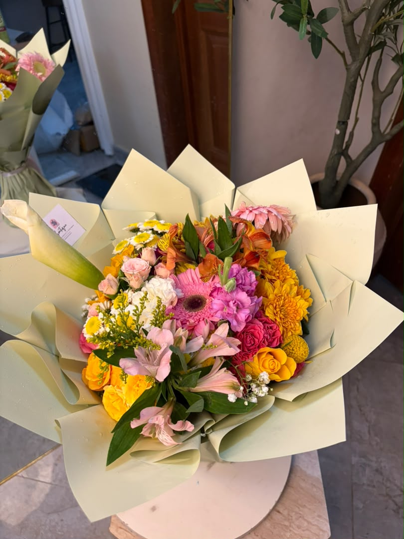 Medium mixed — detail 2 — flowers delivered in Accra
