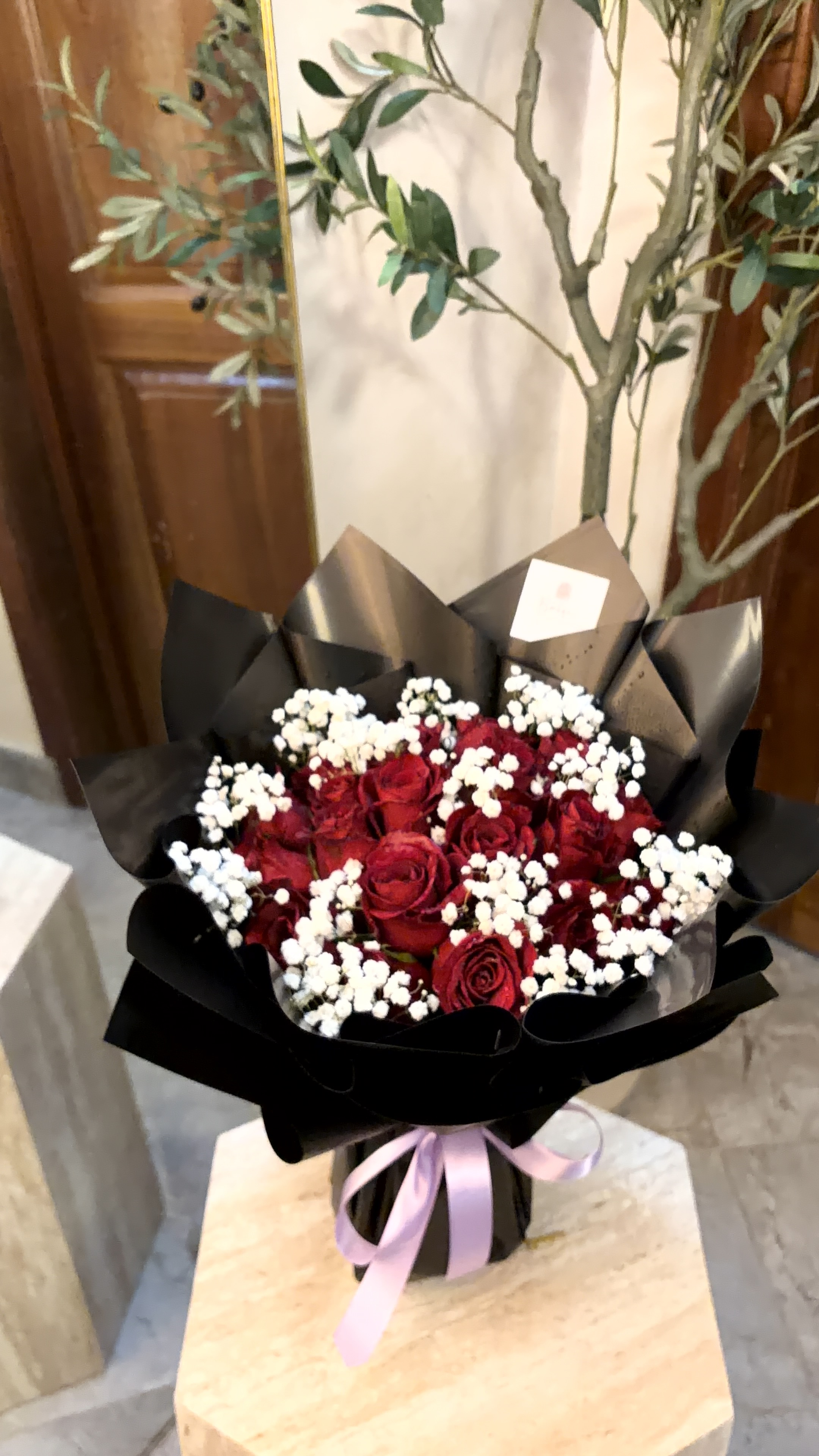 20 stems and gypso — detail 1 — flowers delivered in Accra