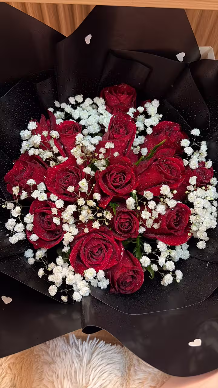 15 Stems And Gypso — flowers delivered in Accra